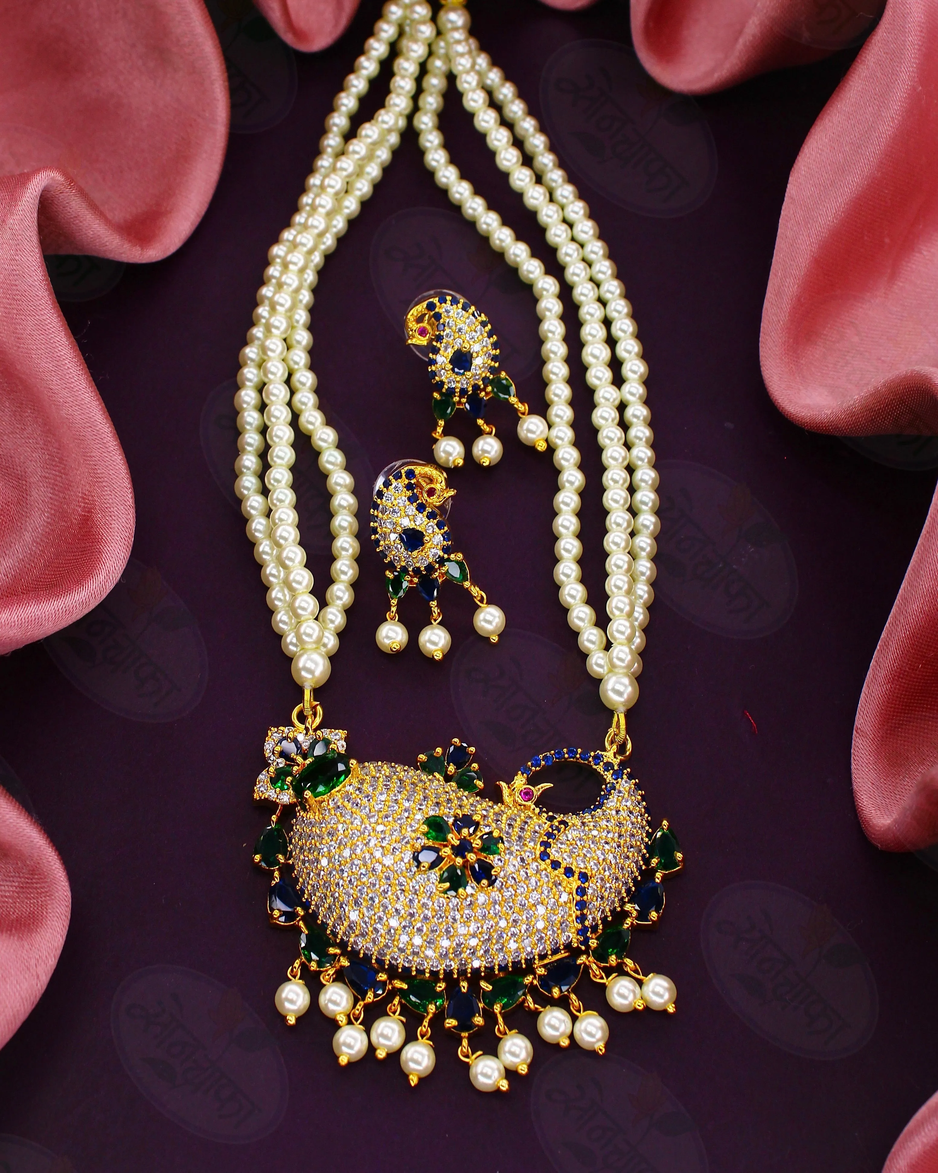 ADORABLE SHORT PEARL NECKLACE