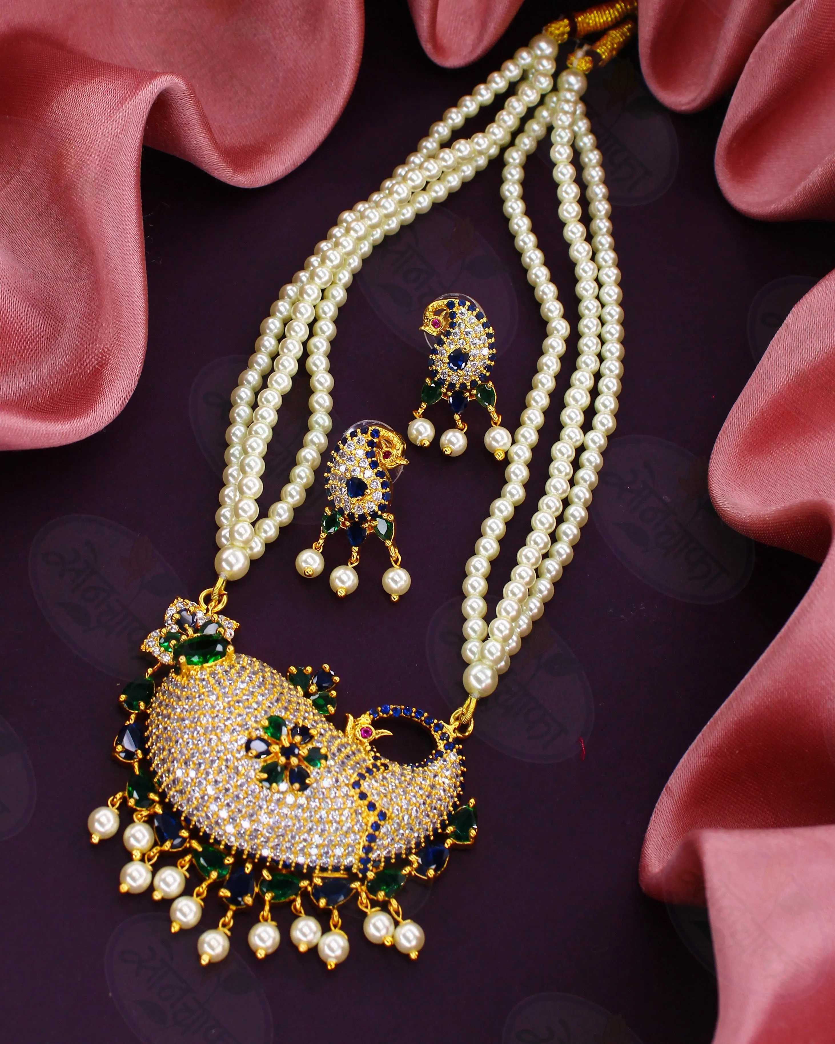 ADORABLE SHORT PEARL NECKLACE