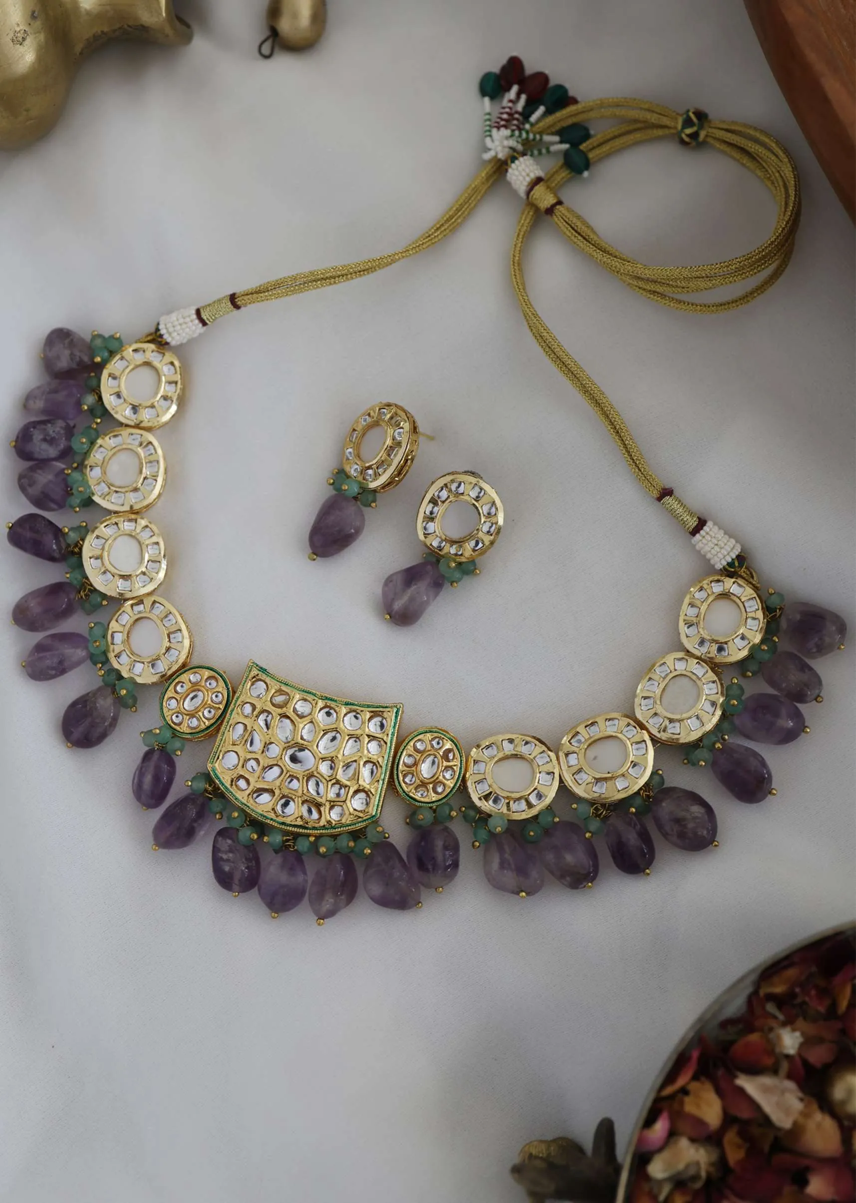 Gold Plated Kundan Necklace Set In Silver Alloy